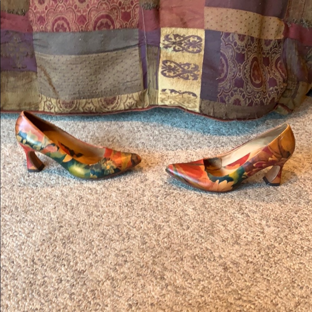 John Fluevog floral funky heel pump shoes 8.5